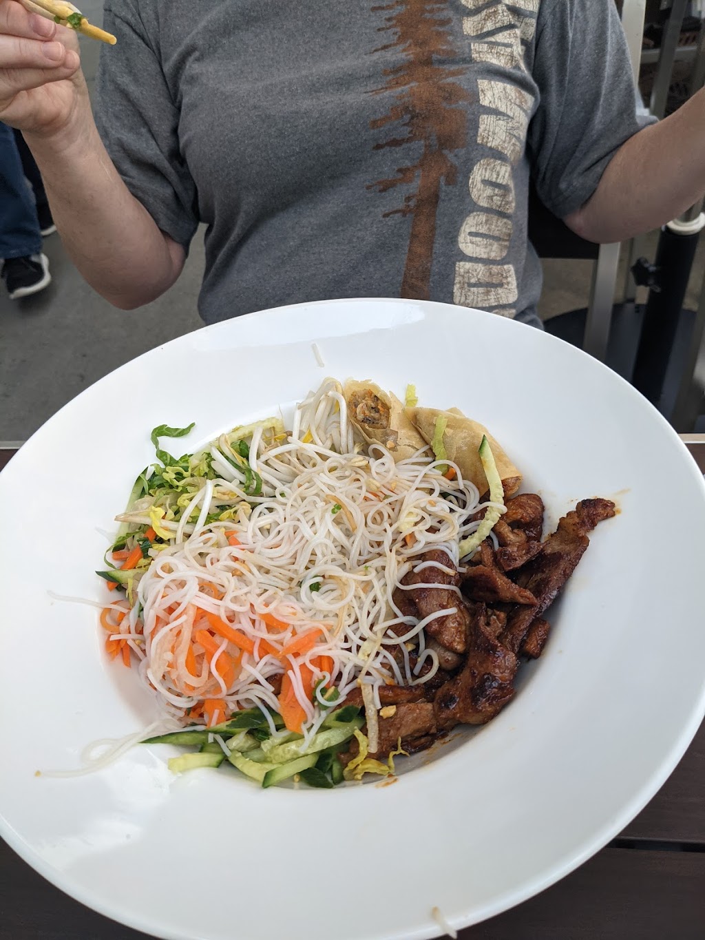 pho social at easton | restaurant | 3991 Worth Ave, Columbus, OH 43219, USA | 6149347023 OR +1 614-934-7023