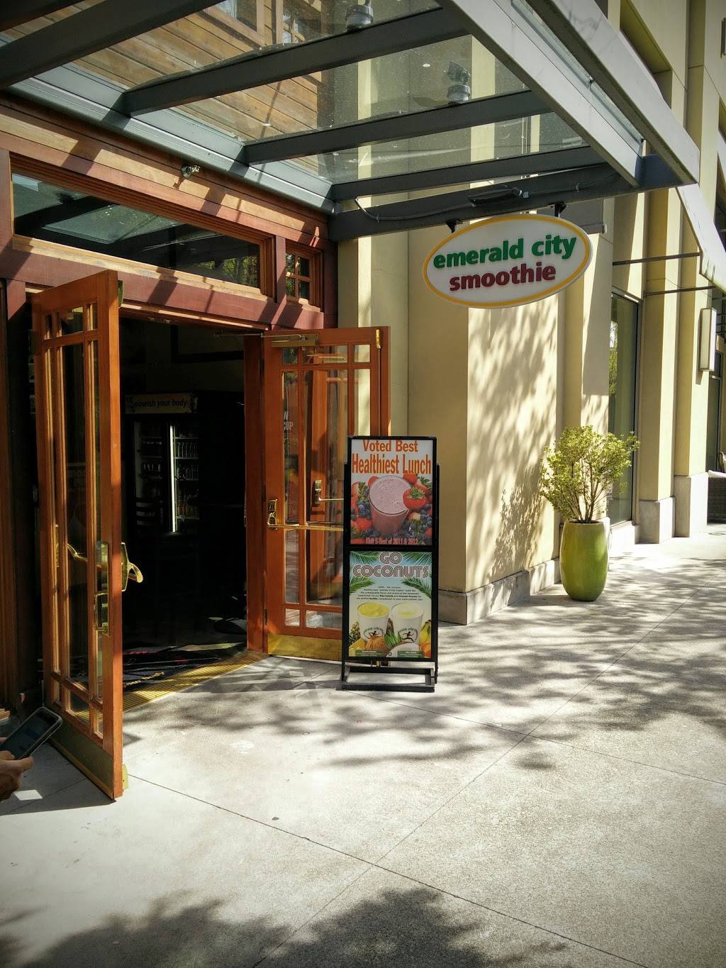 Emerald City Smoothie Alderwood Mall | restaurant | Alderwood Mall, 3000 184th St SW #946, Lynnwood, WA 98037, USA | 4256702505 OR +1 425-670-2505