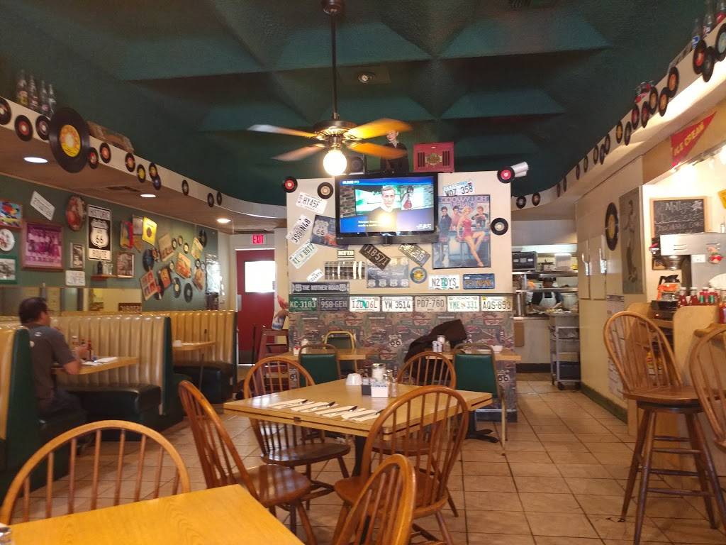 Mollys Cafe | restaurant | 350 N D St, San Bernardino, CA 92401, USA | 9098881778 OR +1 909-888-1778