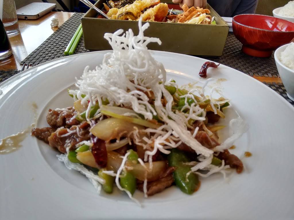 Hot Woks Cool Sushi | restaurant | 2032 W Roscoe St, Chicago, IL 60618, USA | 7738809800 OR +1 773-880-9800