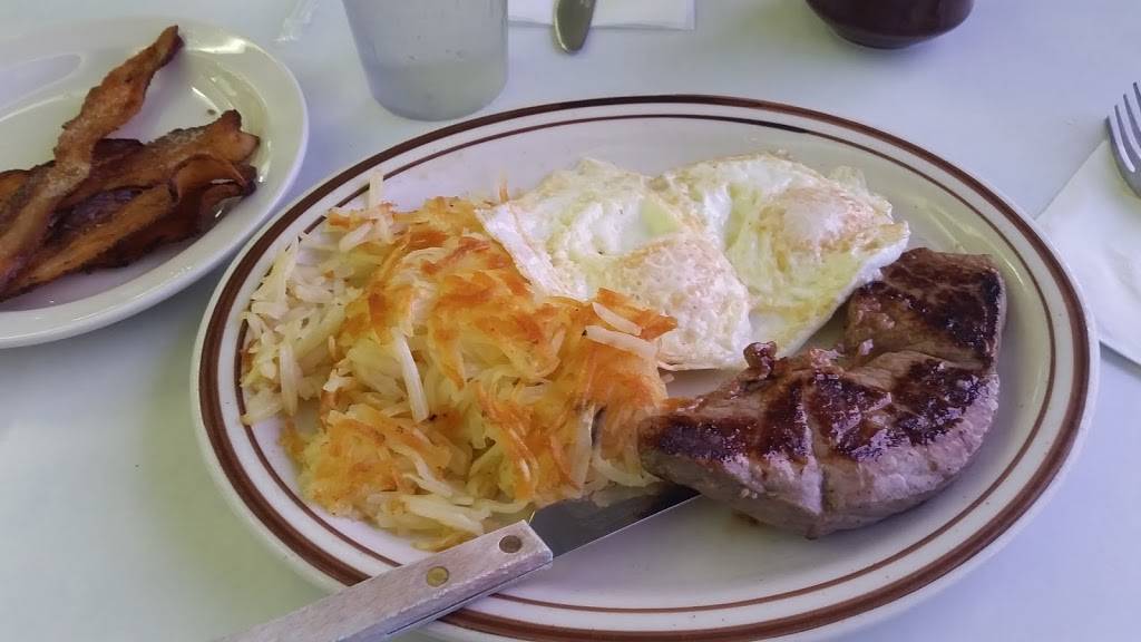 Davies Chuck Wagon Diner | restaurant | 9495 W Colfax Ave, Lakewood, CO 80215, USA | 3032375252 OR +1 303-237-5252