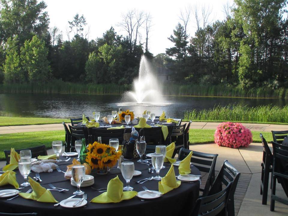 Apple Mountain | restaurant | 4519 N River Rd, Freeland, MI 48623, USA | 9897816789 OR +1 989-781-6789