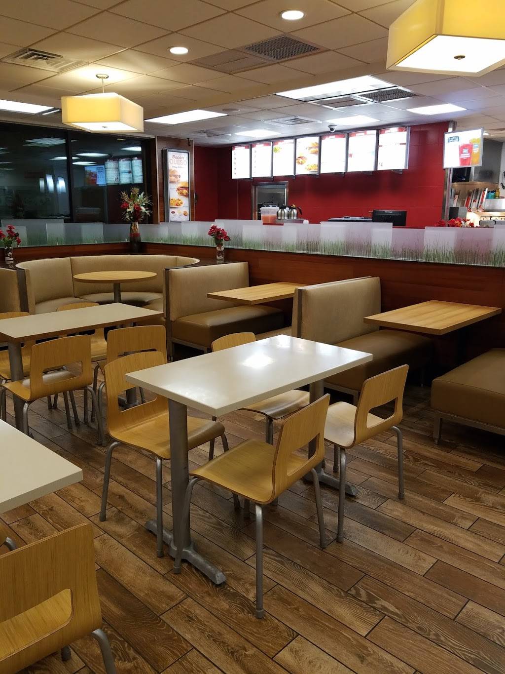 Wendys | restaurant | 1444 W International Speedway Blvd, Daytona Beach, FL 32114, USA | 3862588700 OR +1 386-258-8700