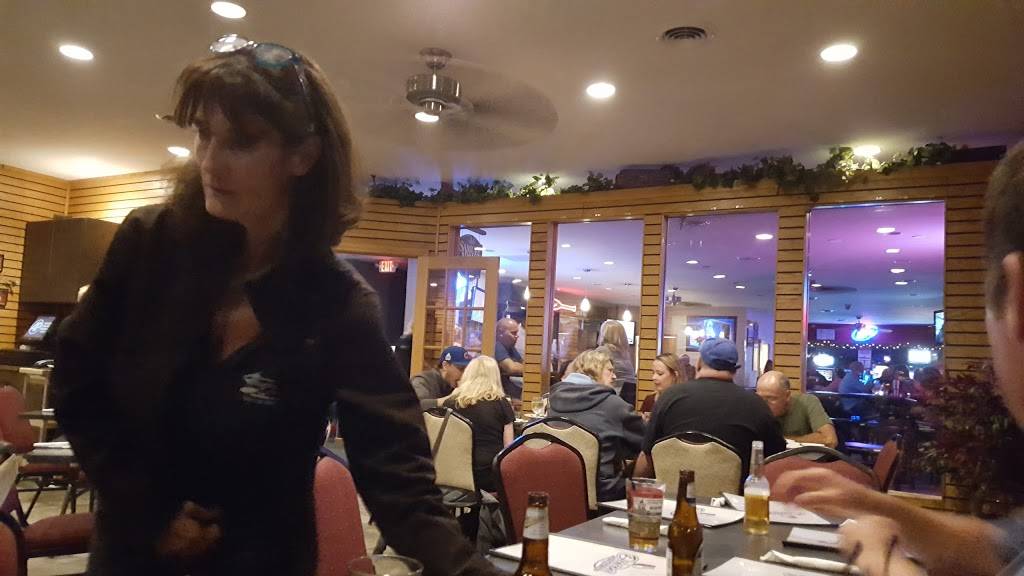 Deacons Restaurant & Bar at the Golf Farm | restaurant | 2100 US-12, Wauconda, IL 60084, USA | 8475264000 OR +1 847-526-4000