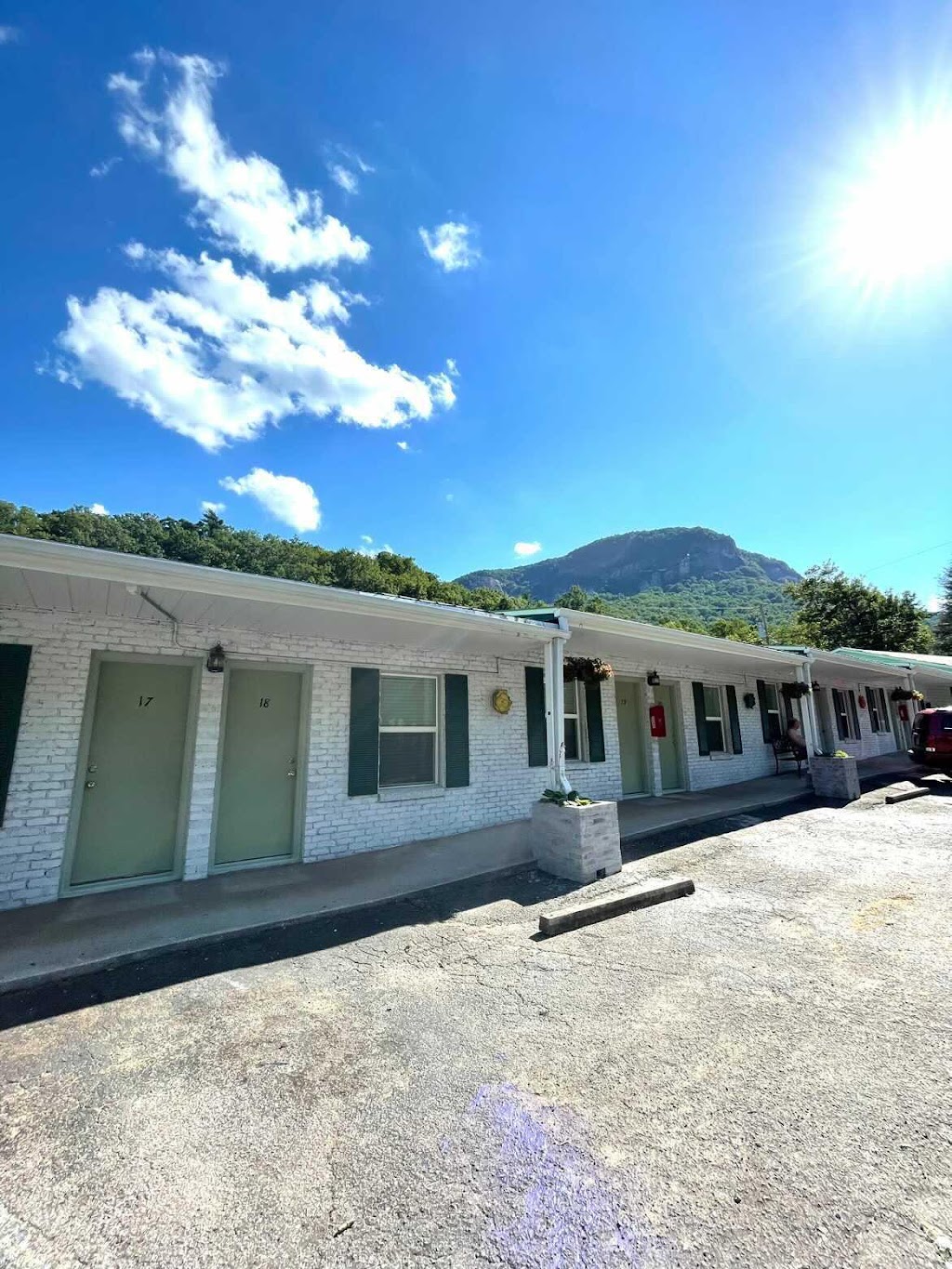 Geneva Riverside Lodging and Tiki Bar & Grill | restaurant | 3147 Memorial Hwy, Lake Lure, NC 28746, USA | 8773500053 OR +1 877-350-0053