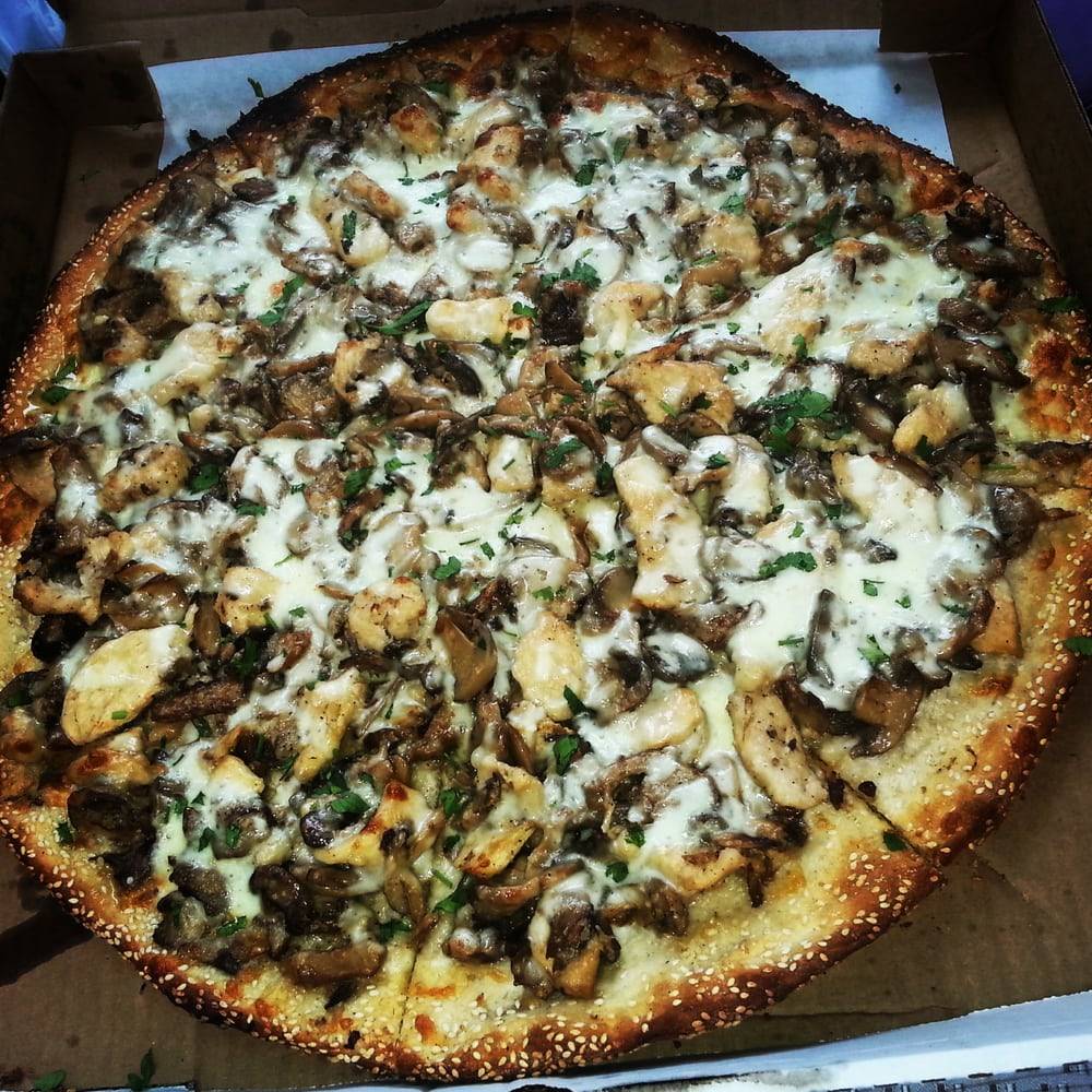 Ciccio Pizza | restaurant | 207 Avenue U, Brooklyn, NY 11223, USA | 7183729695 OR +1 718-372-9695