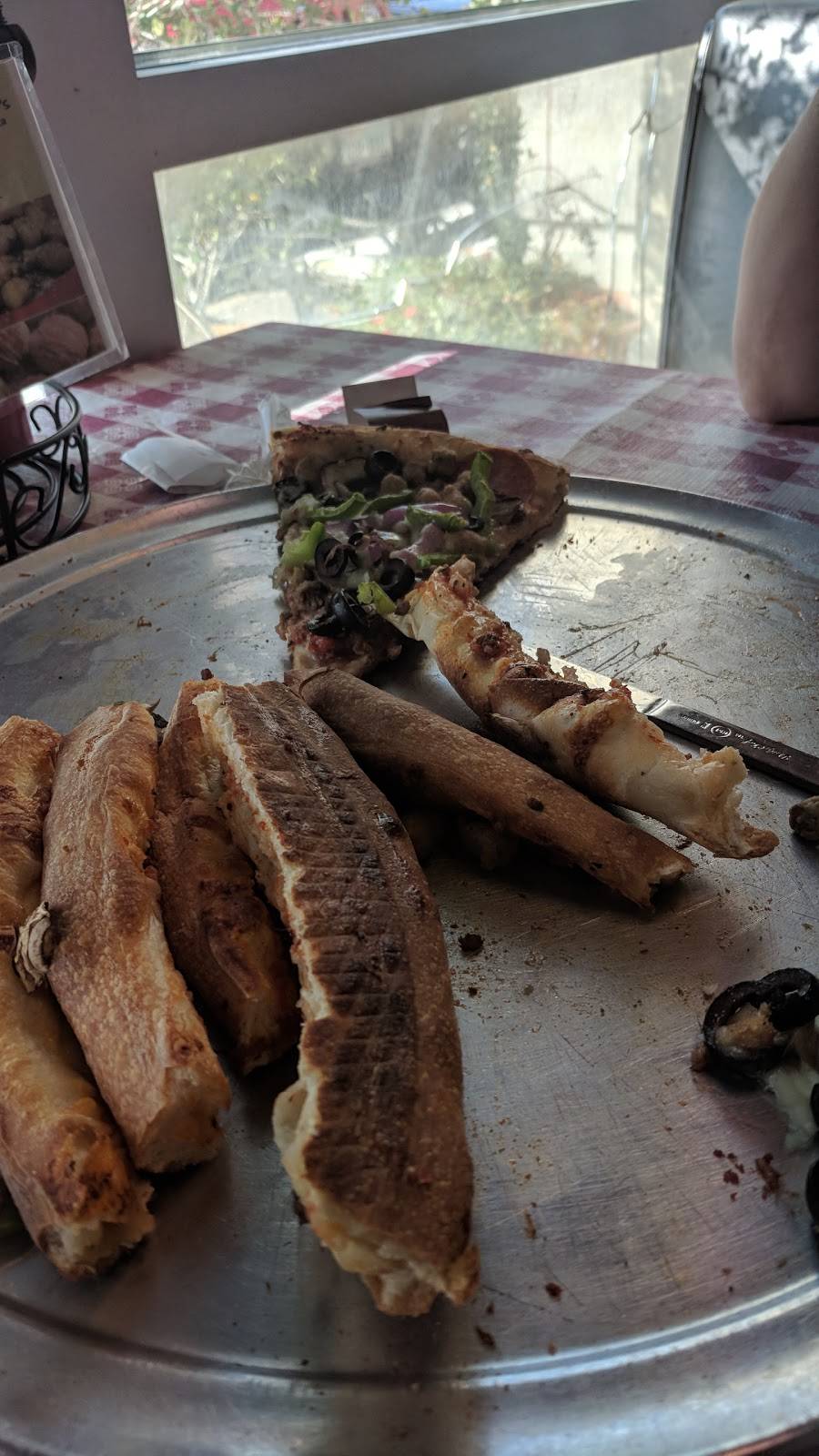 Pizzaiolos Pizza & Pasta | restaurant | 355 E Westchester Pkwy, Grand Prairie, TX 75052, USA | 9722624100 OR +1 972-262-4100