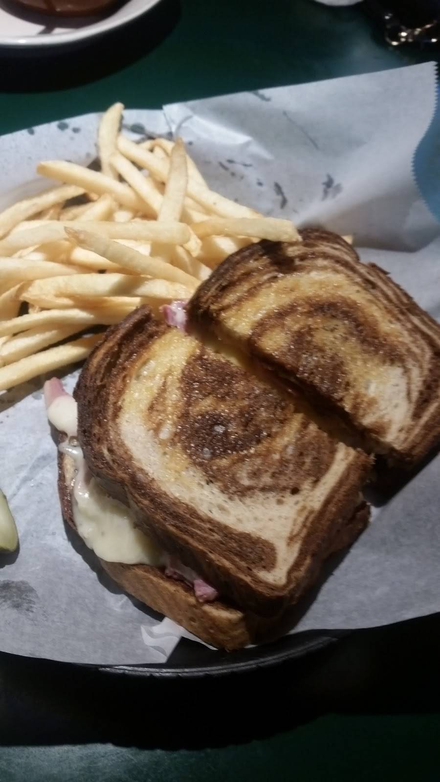 Sullys Pub | restaurant | 1075 N Henderson St, Galesburg, IL 61401, USA | 3093429325 OR +1 309-342-9325