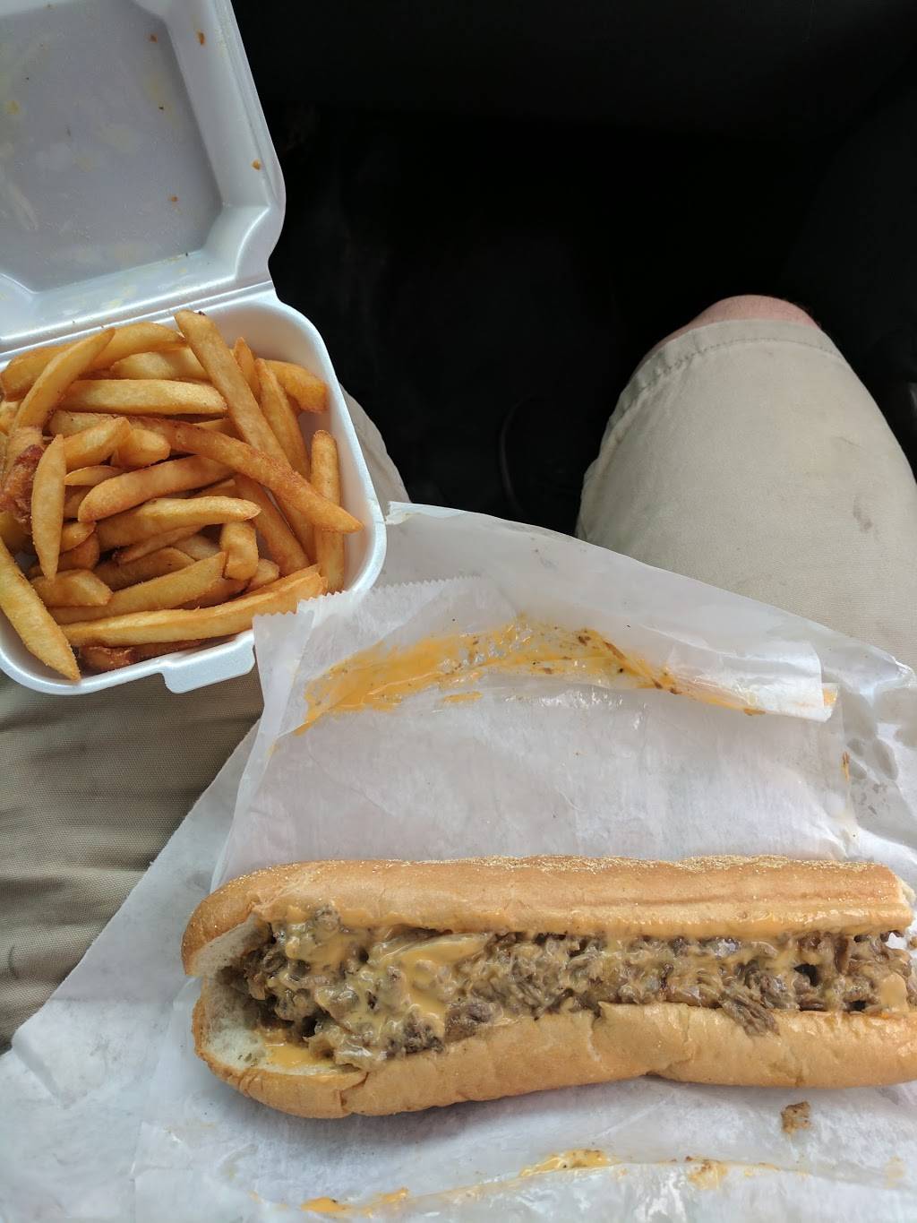 Phillys | restaurant | 33 Sherman St, Norwich, CT 06360, USA | 8608869449 OR +1 860-886-9449