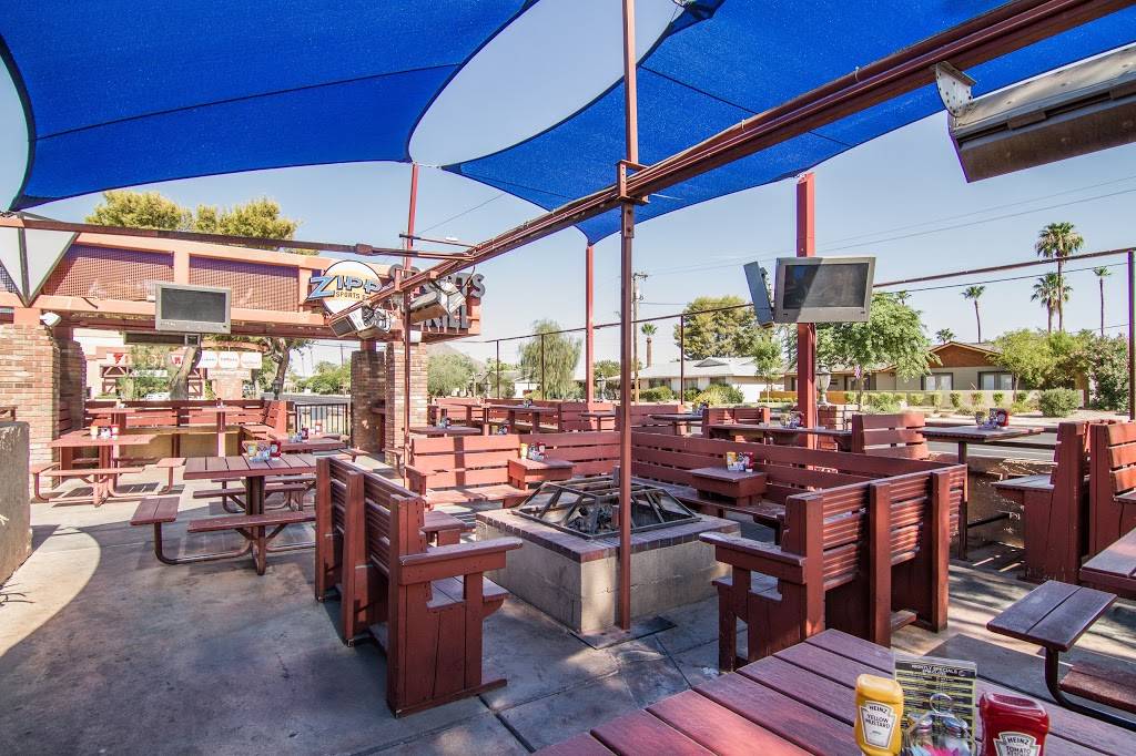 Zipps Sports Grill | restaurant | 7551 E Camelback Rd, Scottsdale, AZ 85251, USA | 4809709507 OR +1 480-970-9507