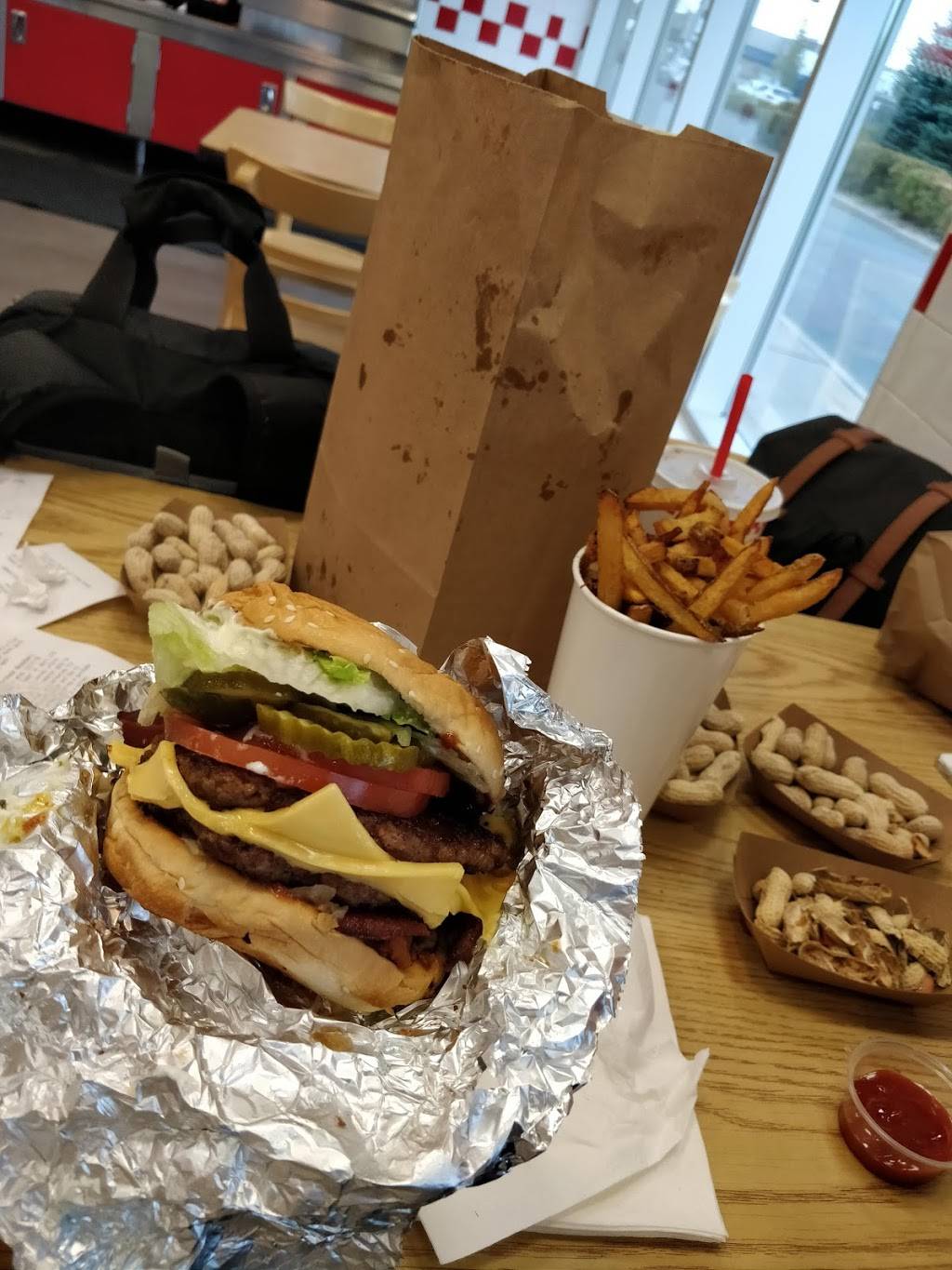 Five Guys | meal takeaway | 3732 Innes Rd, Orléans, ON K1W 0C8, Canada | 6138246270 OR +1 613-824-6270