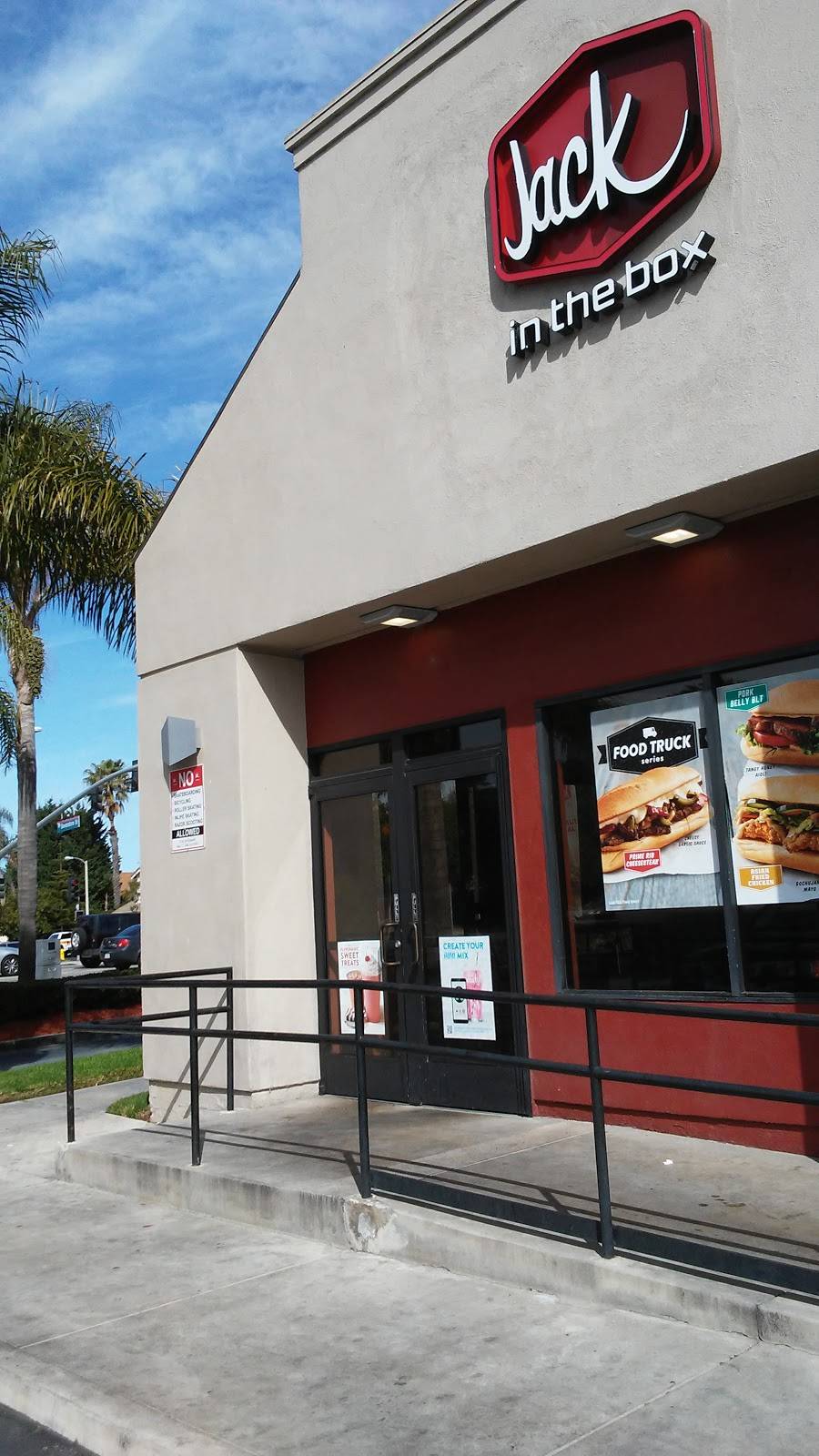 Jack in the Box | restaurant | 960 N Ventura Rd, Oxnard, CA 93030, USA | 8054858959 OR +1 805-485-8959