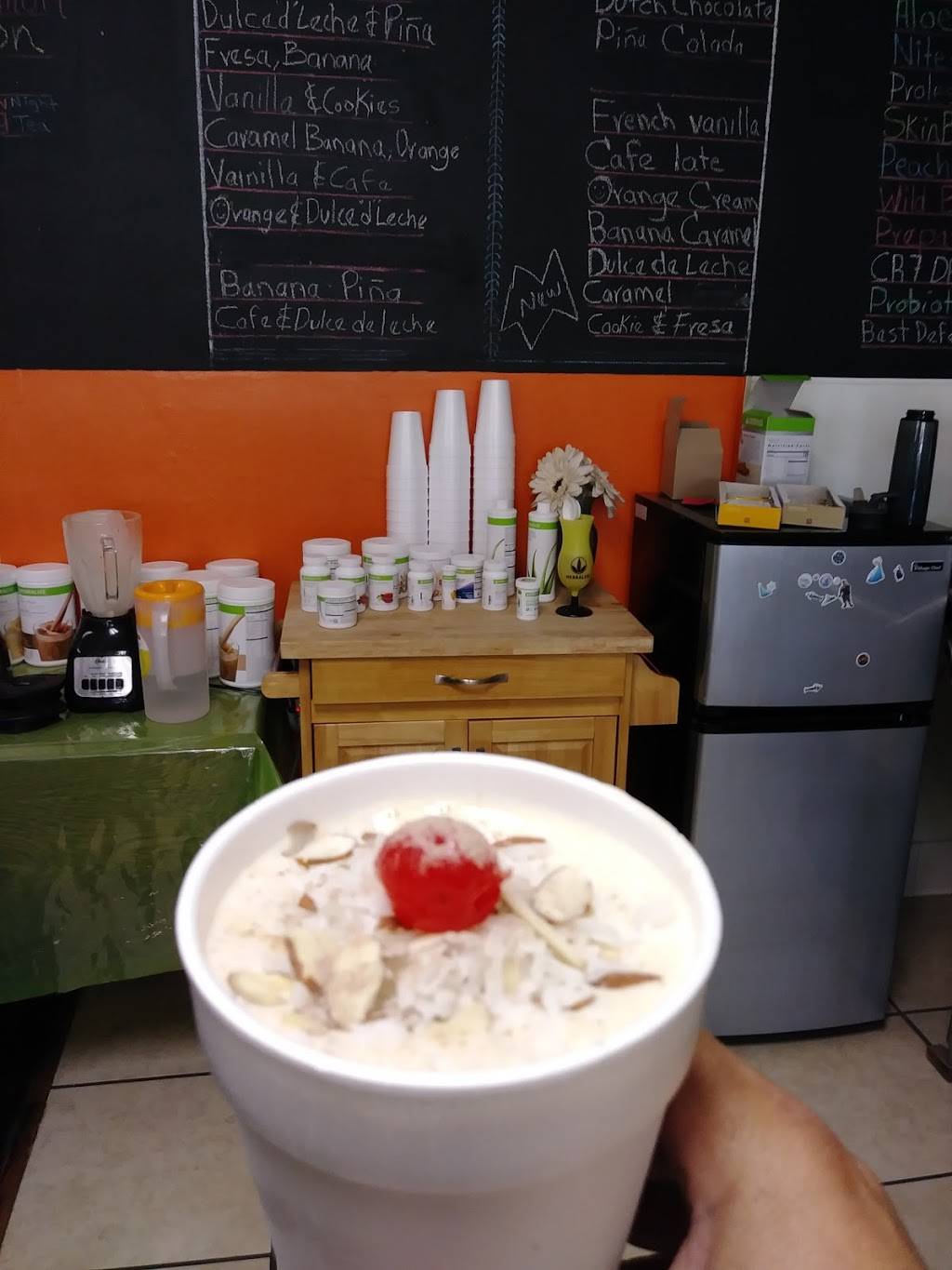 Viva Saludable Club De Nutricion | restaurant | 1110 W Anaheim St #7, Wilmington, CA 90744, USA | 4242151093 OR +1 424-215-1093