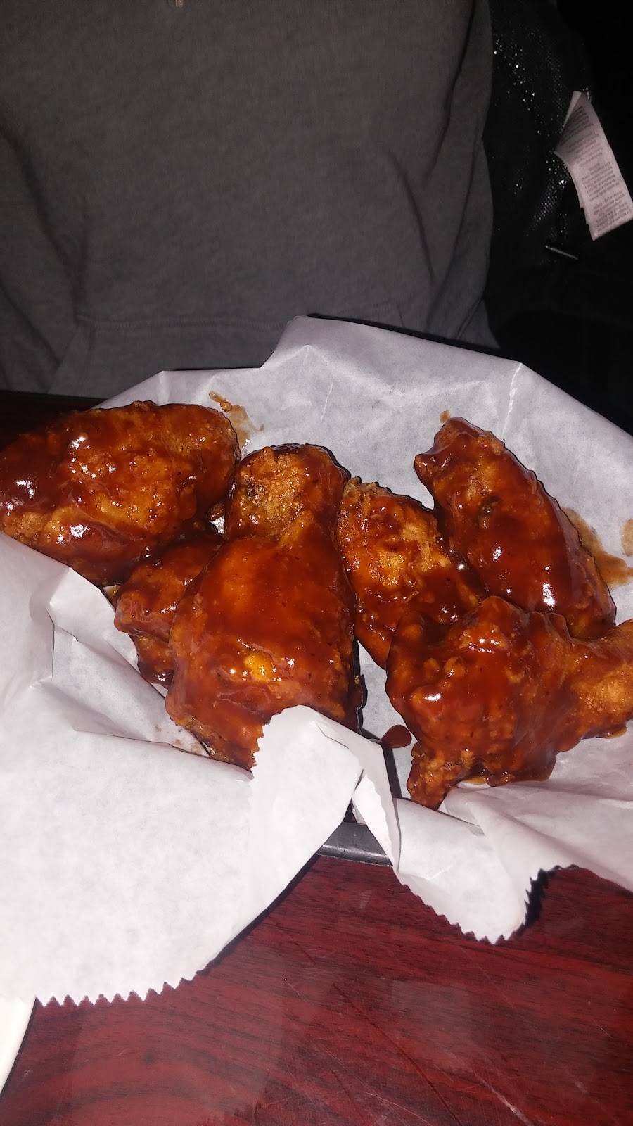 J C Catchers Tap | restaurant | 1723 N Center St, Crest Hill, IL 60403, USA | 8157273435 OR +1 815-727-3435