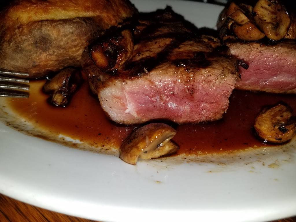 Joe Clarks Restaurant | restaurant | 42 Gravois Rd, Fenton, MO 63026, USA | 6363432177 OR +1 636-343-2177