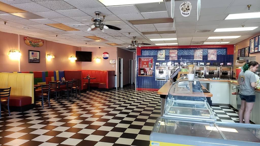 Pitstop Shoppe: Hamburgers, Hot Dogs, and Frozen Yogurt | restaurant | 3649 Sunset Ave, Rocky Mount, NC 27804, USA | 2529378899 OR +1 252-937-8899