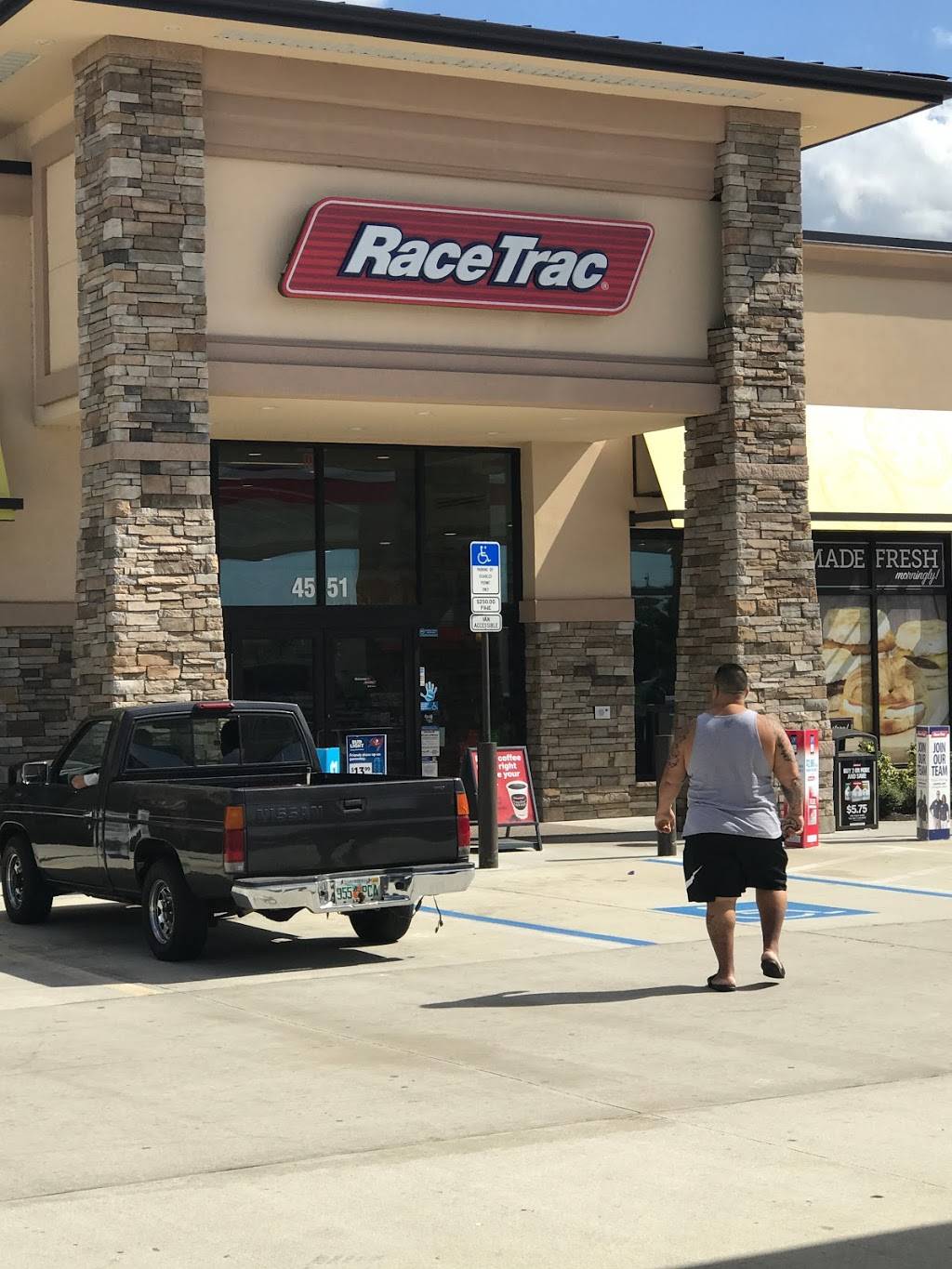 RaceTrac | bakery | 4551 S Cleveland Ave, Fort Myers, FL 33907, USA | 2392751046 OR +1 239-275-1046