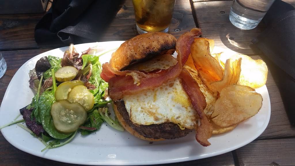 Henrys Majestic | restaurant | 4900 McKinney Ave, Dallas, TX 75205, USA | 4698939400 OR +1 469-893-9400