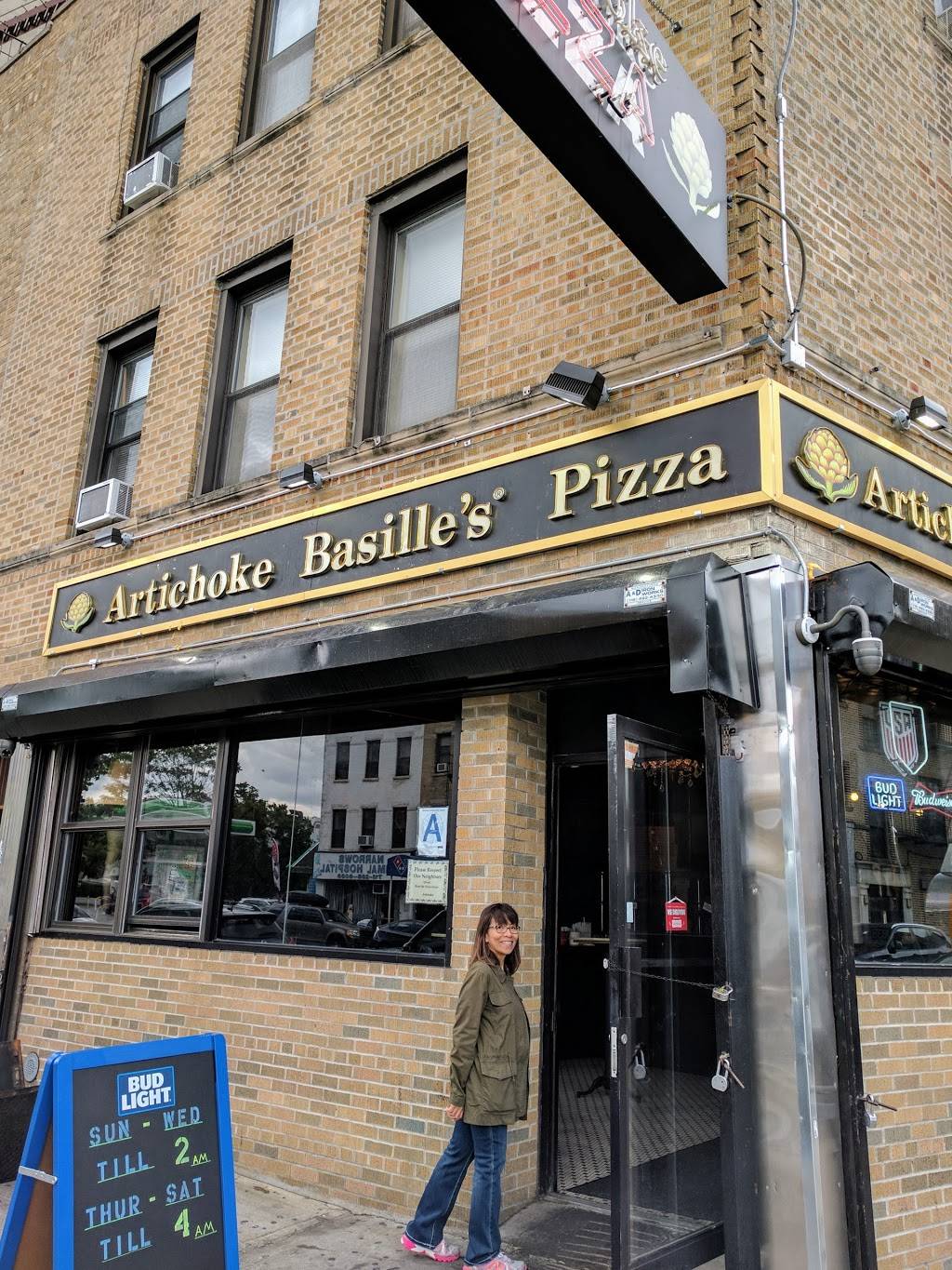 Artichoke Basilles Pizza | restaurant | 9102 4th Ave, Brooklyn, NY 11209, USA | 3476626108 OR +1 347-662-6108