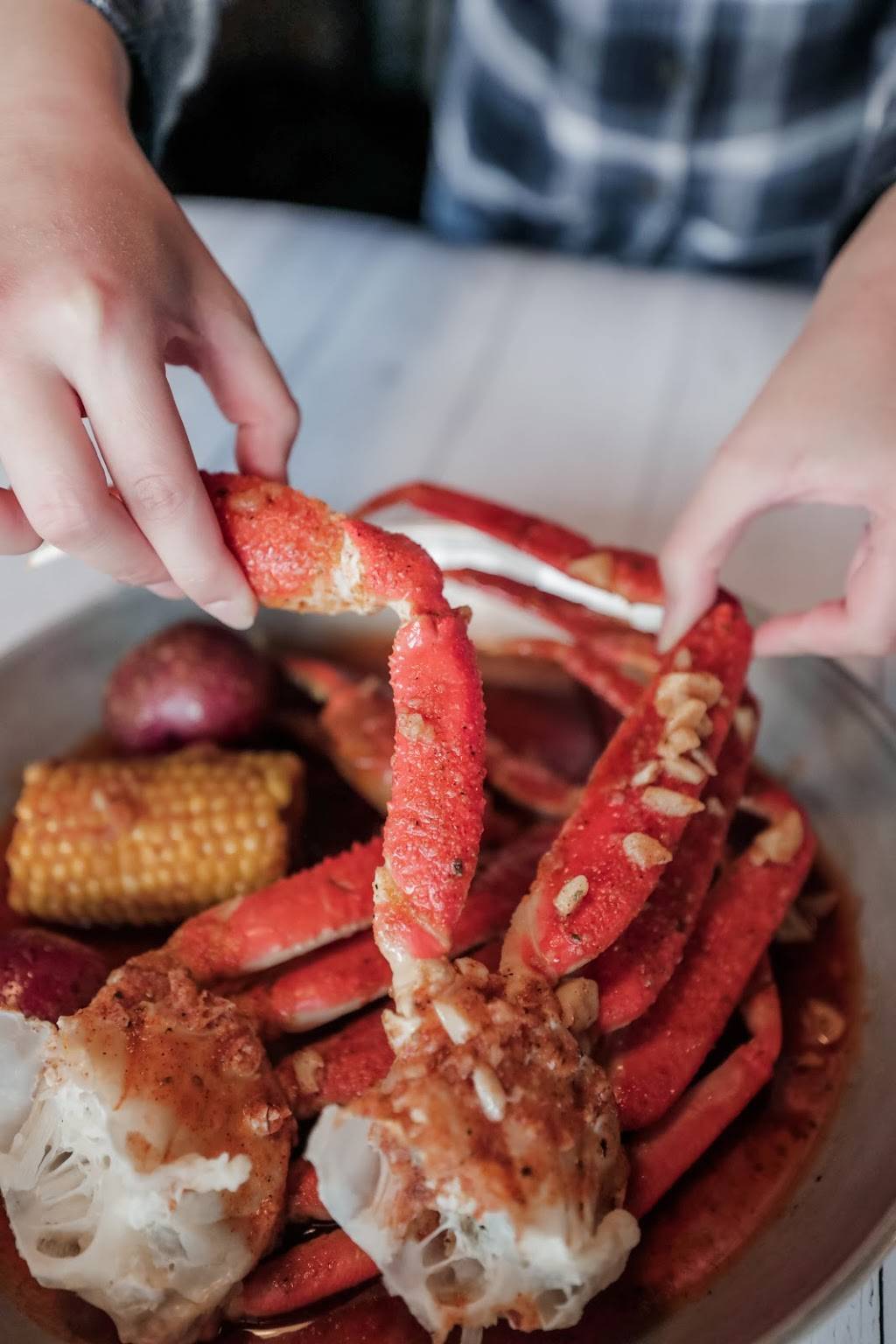 Hook & Reel Cajun Seafood & Bar | restaurant | 3539 S Jefferson St, Baileys Crossroads, VA 22041, USA | 5713478187 OR +1 571-347-8187