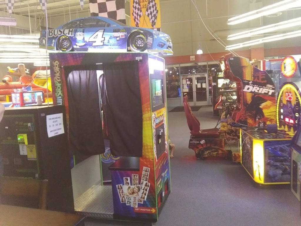 Racin Mason Pizza & Fun Zone | restaurant | 357 Tanger Blvd #317, Seymour, IN 47274, USA | 8125241000 OR +1 812-524-1000