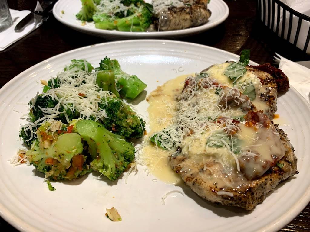 Carrabbas Italian Grill | restaurant | 2240 FL-50, Clermont, FL 34711, USA | 3523948602 OR +1 352-394-8602