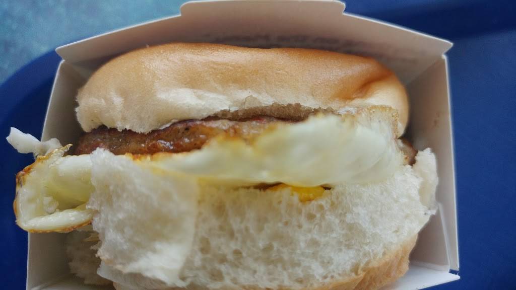 White Castle | restaurant | 6207 Sunrise Hwy, Massapequa, NY 11758, USA | 5167994641 OR +1 516-799-4641