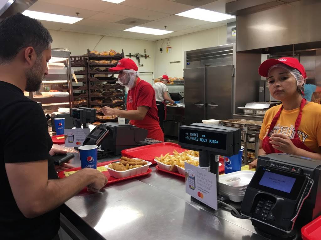 Costco Food Court | meal takeaway | 300 Rue Bridge, Montréal, QC H3K 2C3, Canada | 5149385170 OR +1 514-938-5170