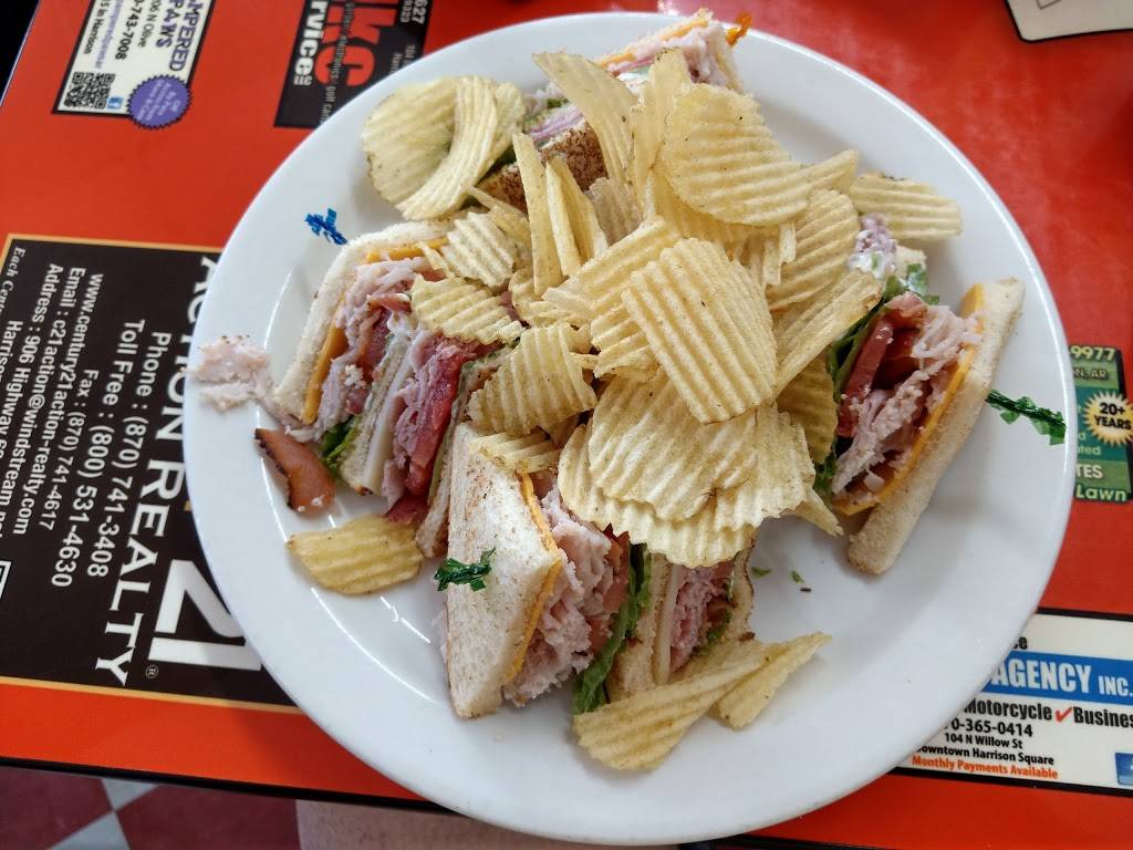 The Neighborhood Diner | restaurant | 1112 N Main St, Harrison, AR 72601, USA | 8707439493 OR +1 870-743-9493