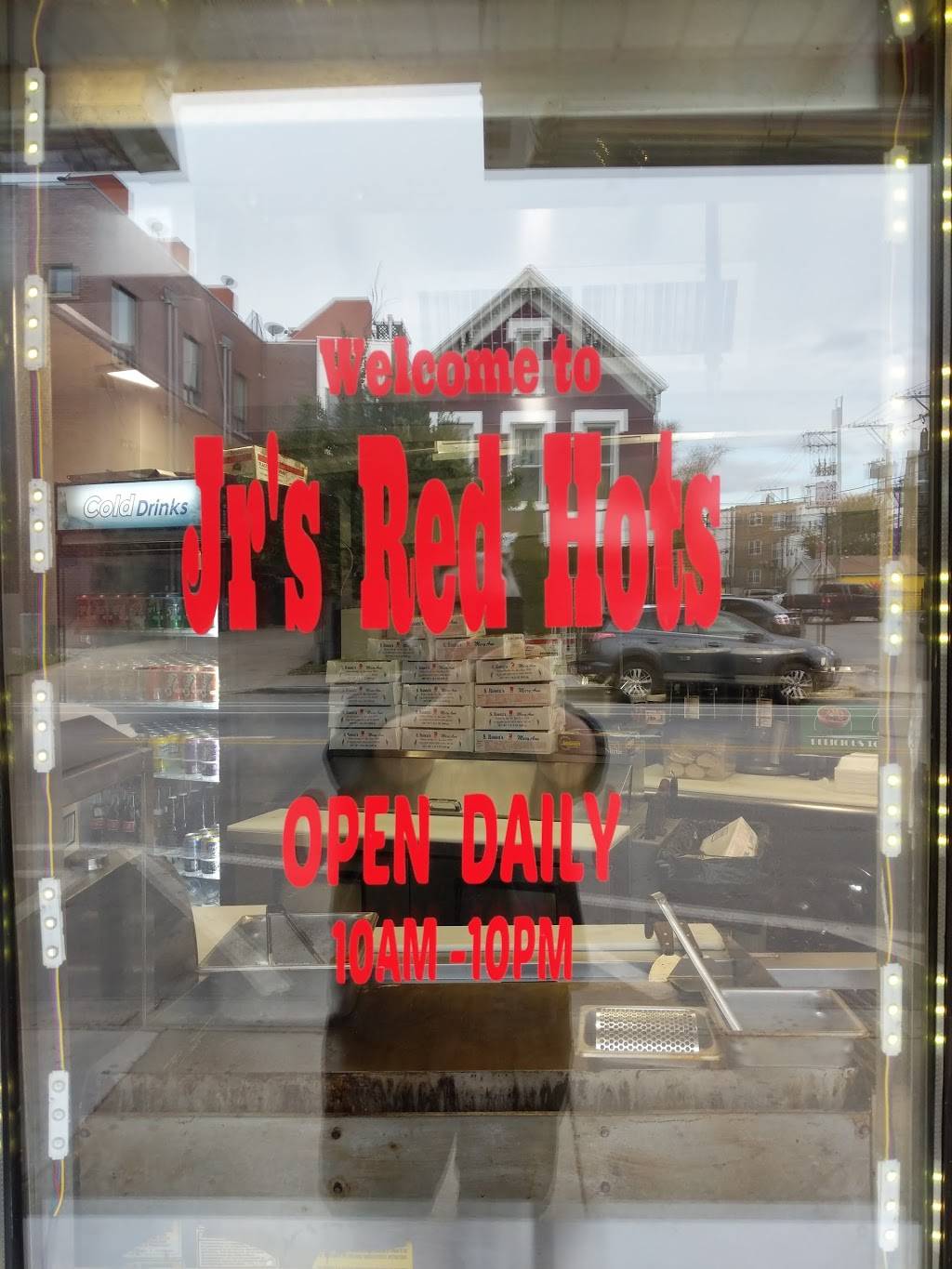 Vienna Hot Dog Stand | meal takeaway | 2345 W Armitage Ave, Chicago, IL 60647, USA | 7736665444 OR +1 773-666-5444