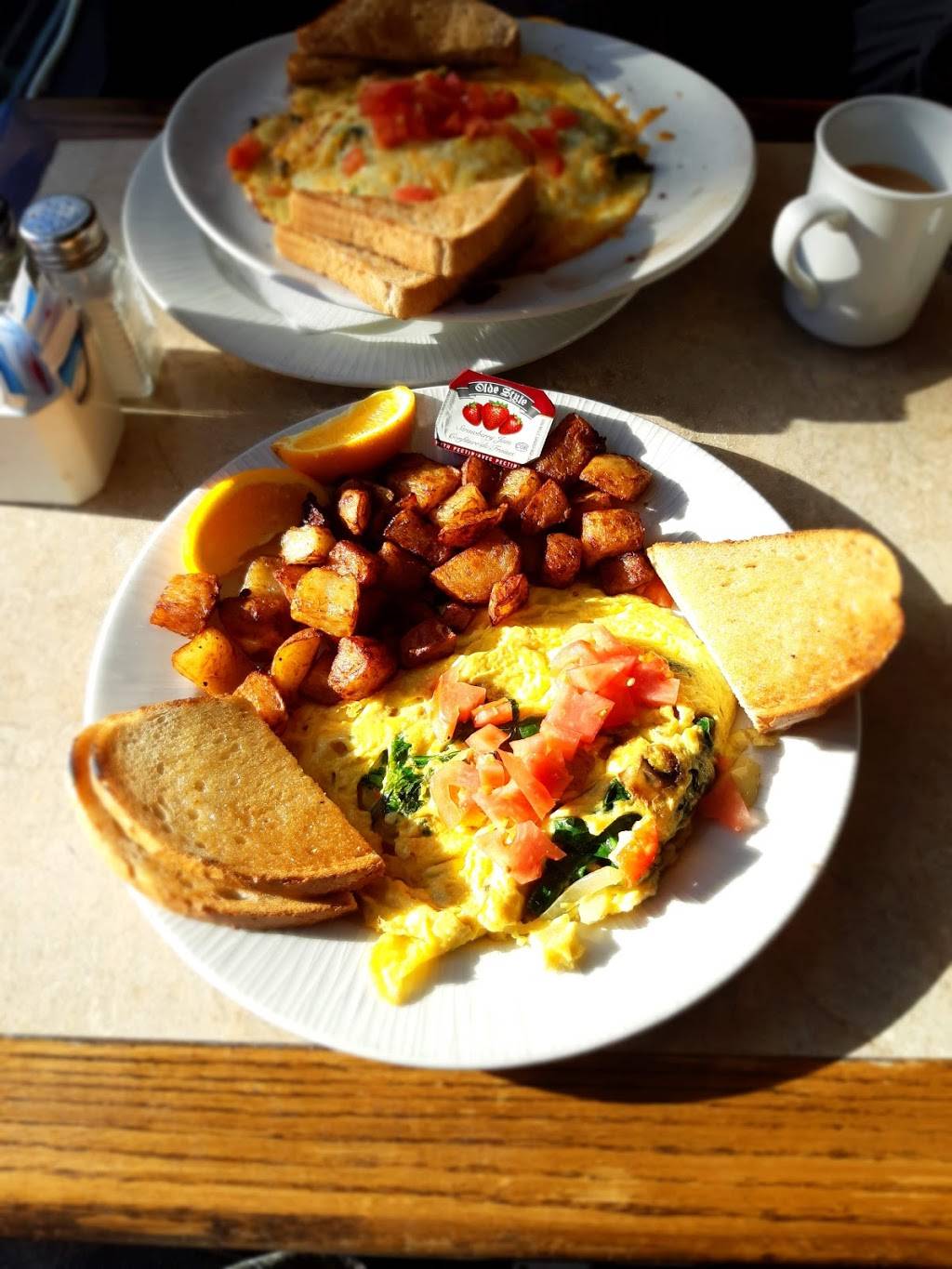 Kristys Restaurant | restaurant | 809 Richmond Rd, Ottawa, ON K2A 0G7, Canada | 6137222336 OR +1 613-722-2336