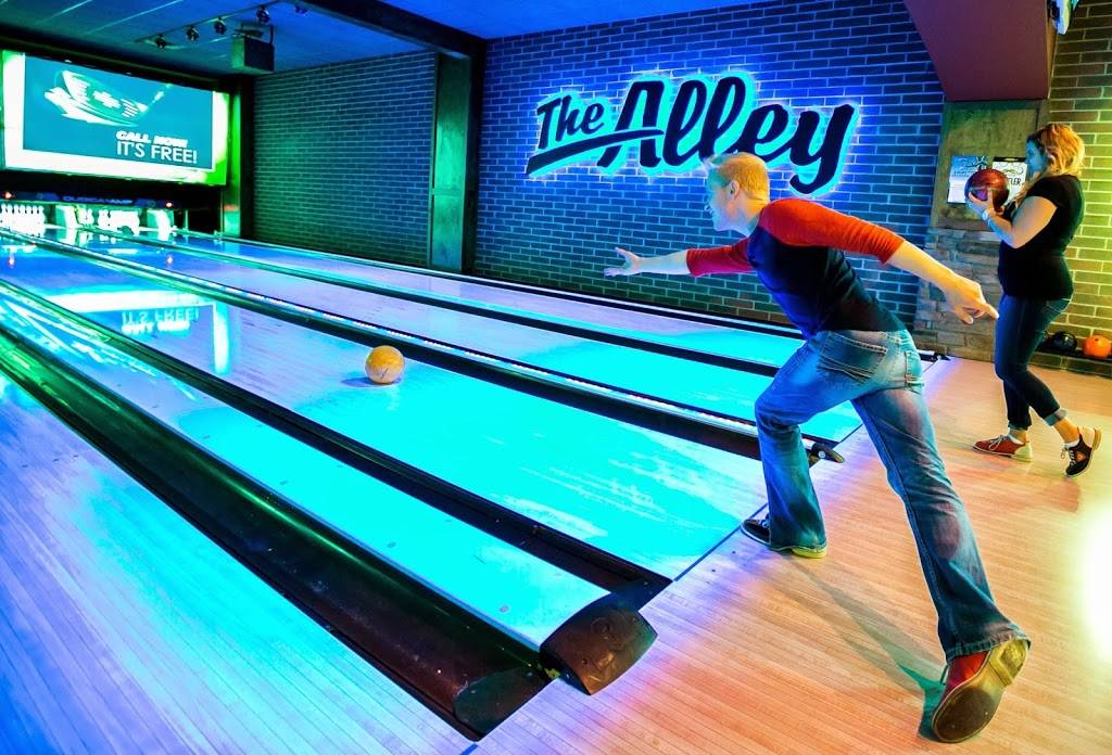 C.J. Barrymores | restaurant | 21750 Hall Rd, Clinton Twp, MI 48038, USA | 5864692800 OR +1 586-469-2800