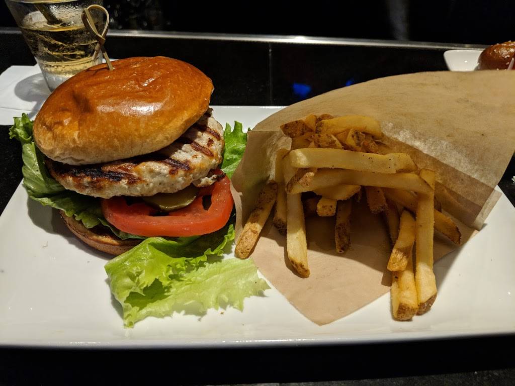 TGI Fridays | restaurant | 3087 White Bear Ave N, Maplewood, MN 55109, USA | 6517049052 OR +1 651-704-9052