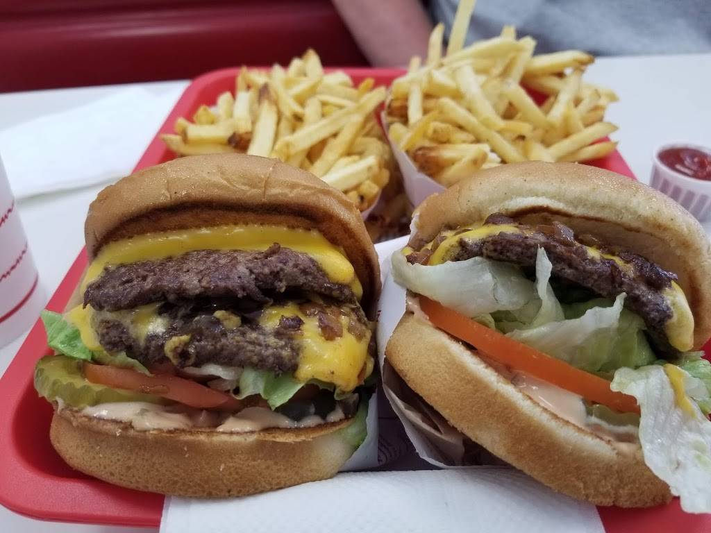 In-N-Out Burger | restaurant | 108 E Easton St, Rialto, CA 92376, USA | 8007861000 OR +1 800-786-1000