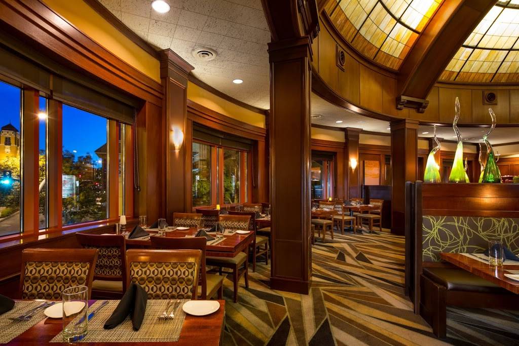 McCormick & Schmicks Seafood & Steaks | restaurant | 448 W 47th St, Kansas City, MO 64112, USA | 8165316800 OR +1 816-531-6800