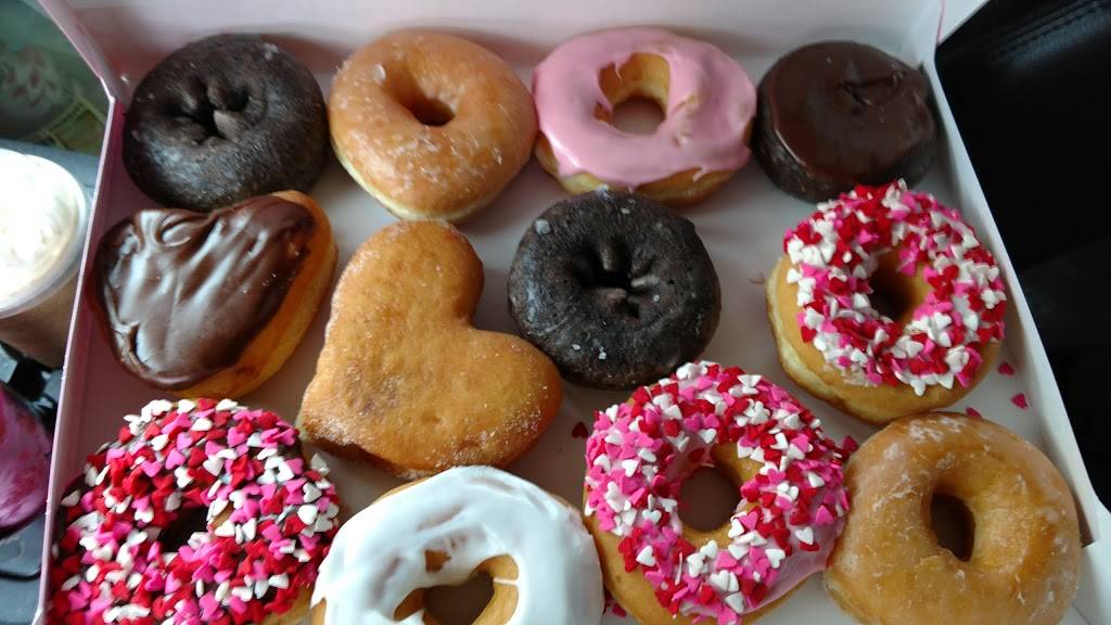 Dunkin | bakery | 3100 Alafaya Trail Ste 1018, Oviedo, FL 32765, USA | 4075424947 OR +1 407-542-4947