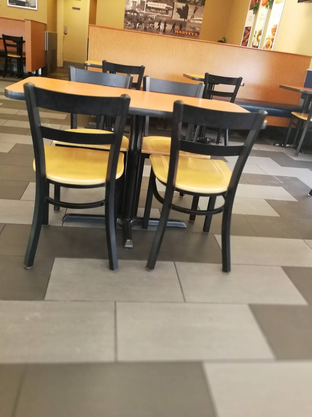 Harveys | restaurant | 2077 Royal Windsor Dr, Mississauga, ON L5J 1K5, Canada | 9058228616 OR +1 905-822-8616