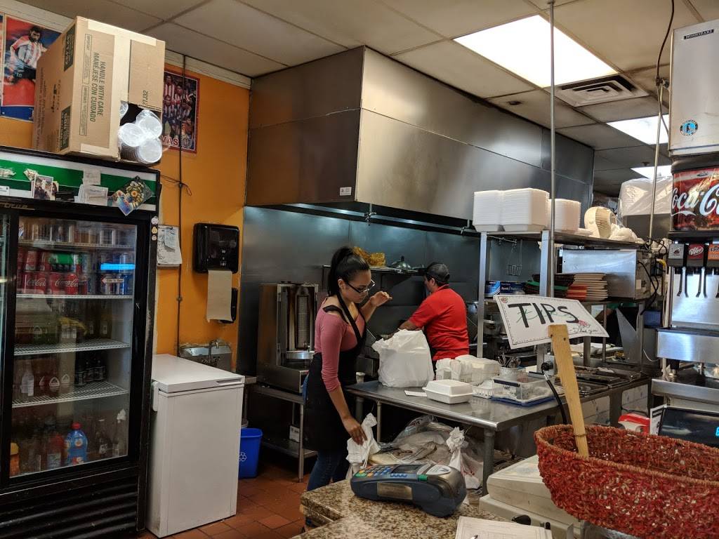 Taqueria Carolina | restaurant | 1842 W 11th St, Tracy, CA 95376, USA | 2098327211 OR +1 209-832-7211