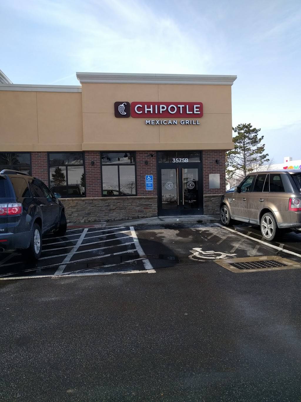 Chipotle Mexican Grill | restaurant | 3575 Berlin Turnpike Unit B, Newington, CT 06111, USA | 8606677094 OR +1 860-667-7094