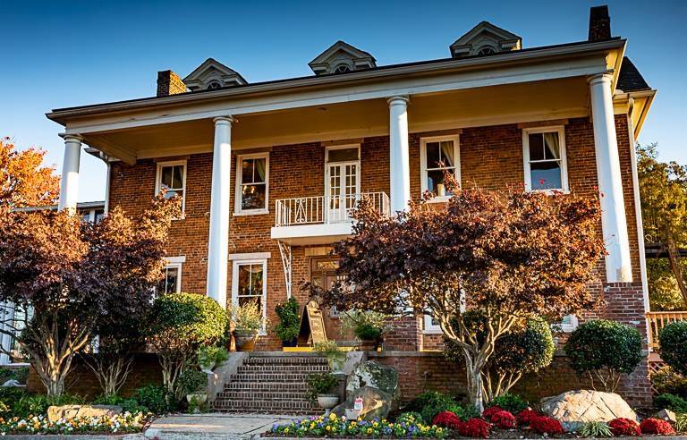 Finn’s Irish Restaurant & Tavern | restaurant | 9000 Kingston Pike, Knoxville, TN 37923, USA | 8653570894 OR +1 865-357-0894