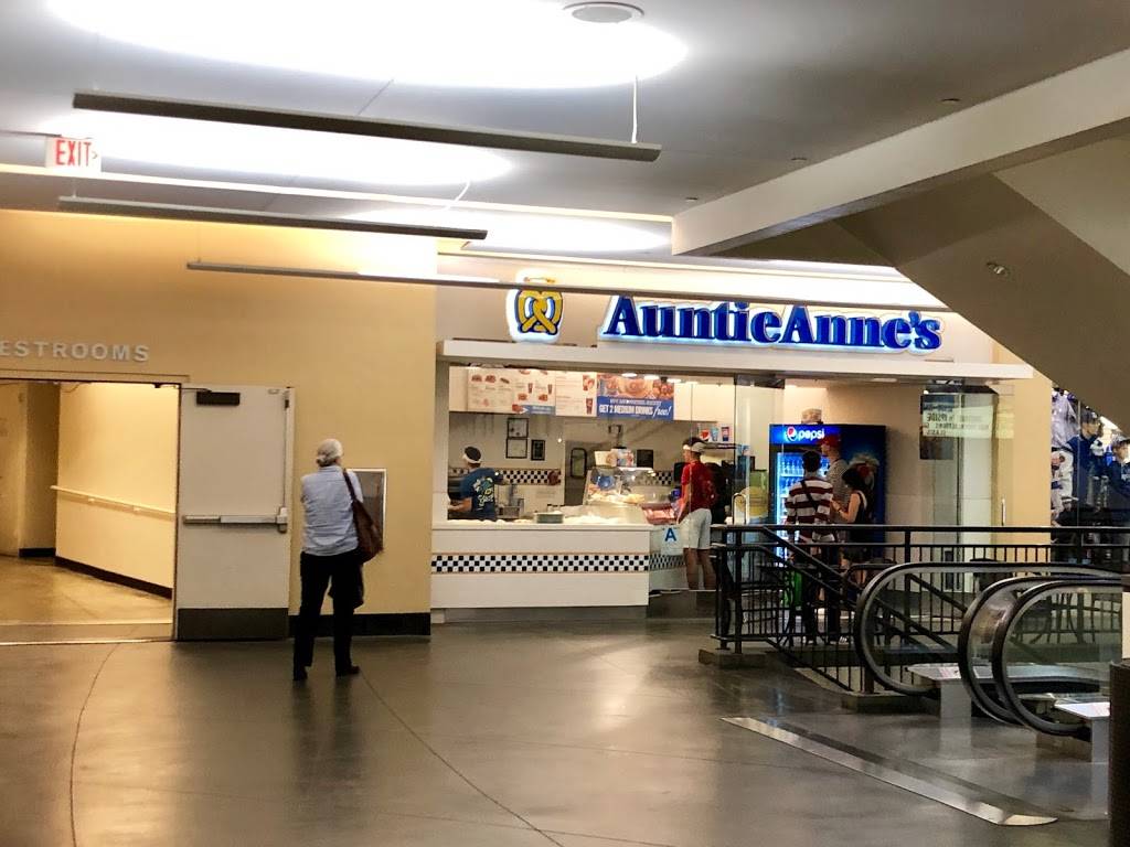Auntie Annes | cafe | 6801 Hollywood Blvd Space 337, Hollywood, CA 90028, USA | 3234627122 OR +1 323-462-7122