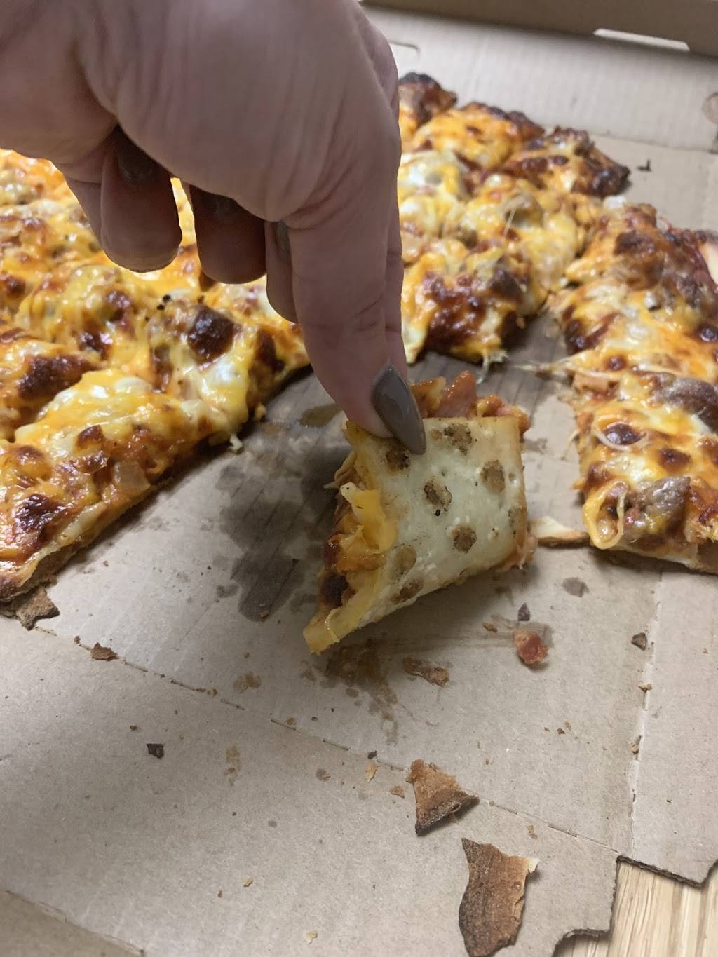 Reds Savoy Pizza | restaurant | 143 Snelling Ave N, St Paul, MN 55104, USA | 6516466400 OR +1 651-646-6400