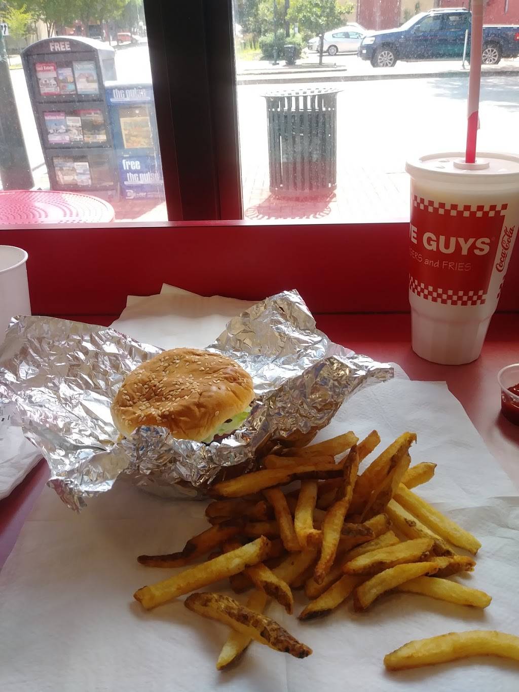Five Guys | meal takeaway | 401 Broad St, Chattanooga, TN 37402, USA | 4235318267 OR +1 423-531-8267