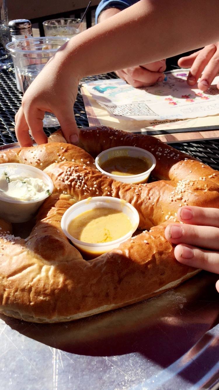 The Boat House Bar & Grill | restaurant | N2062 S Lake Shore Dr, Lake Geneva, WI 53147, USA | 2628124126 OR +1 262-812-4126