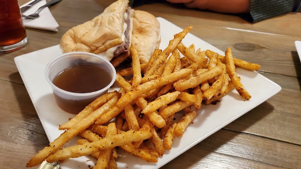 Basil & Baxters Kitchen and Cocktails | restaurant | 714 Howell Rd, Niceville, FL 32578, USA | 8506782604 OR +1 850-678-2604