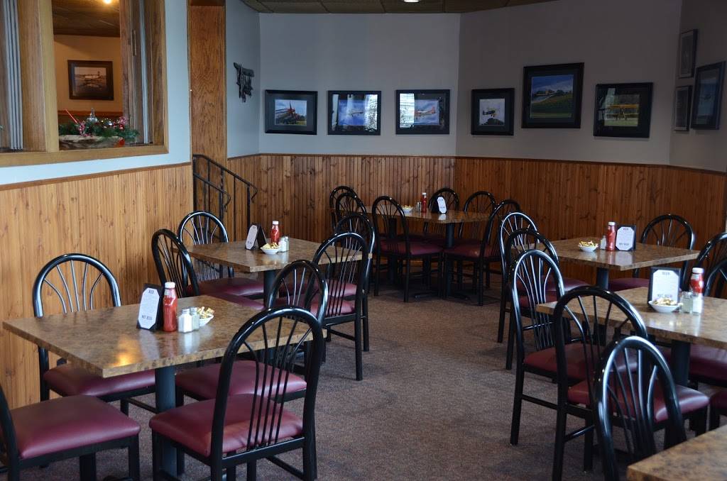 The Hangar Bar and Grill | restaurant | 1485 W 20th Ave, Oshkosh, WI 54902, USA | 9202337430 OR +1 920-233-7430