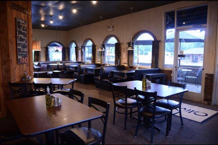 Olive Pit A Pasta House | restaurant | 905 Mineral Wells Ave, Paris, TN 38242, USA | 7316425030 OR +1 731-642-5030
