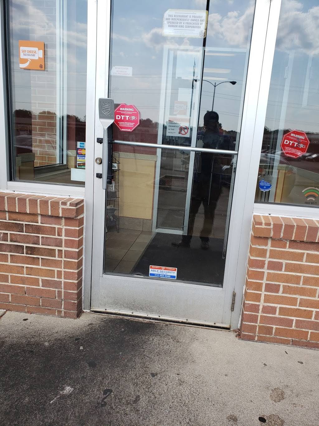 Burger King | restaurant | 6544 N 76th St, Milwaukee, WI 53223, USA | 4143531555 OR +1 414-353-1555