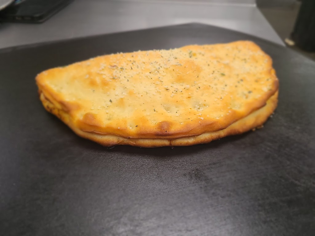 Bumblebees Pizza | restaurant | 2437 Adventureland Dr, Altoona, IA 50009, USA | 5159570807 OR +1 515-957-0807