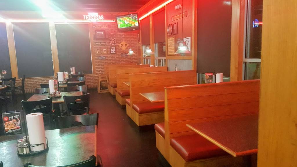 Pizza Hut | restaurant | 3404 N Navarro St, Victoria, TX 77901, USA | 3615753731 OR +1 361-575-3731